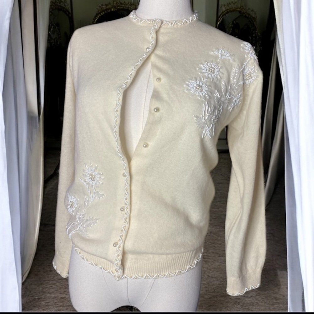 Vtg Old Hollywood Glamour Ivory Hand Beaded
Sweater Pearl & Seed
Bead 
40 (M/L)